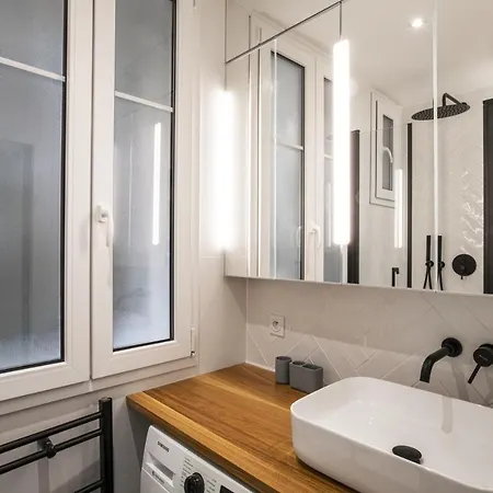 Pick A Flat's Apartment- Rue Nelaton
